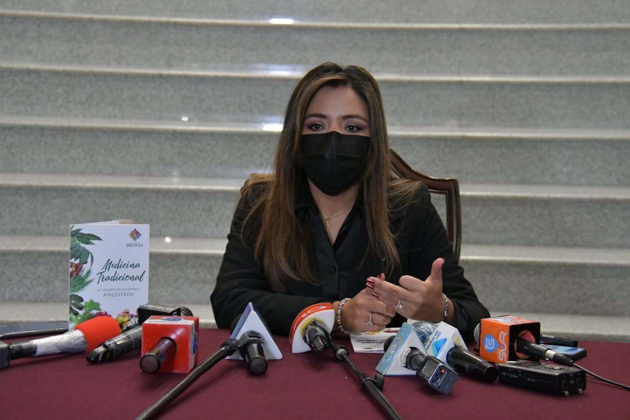 EsB4CLlXMAI7-zt_1_8B56UoY