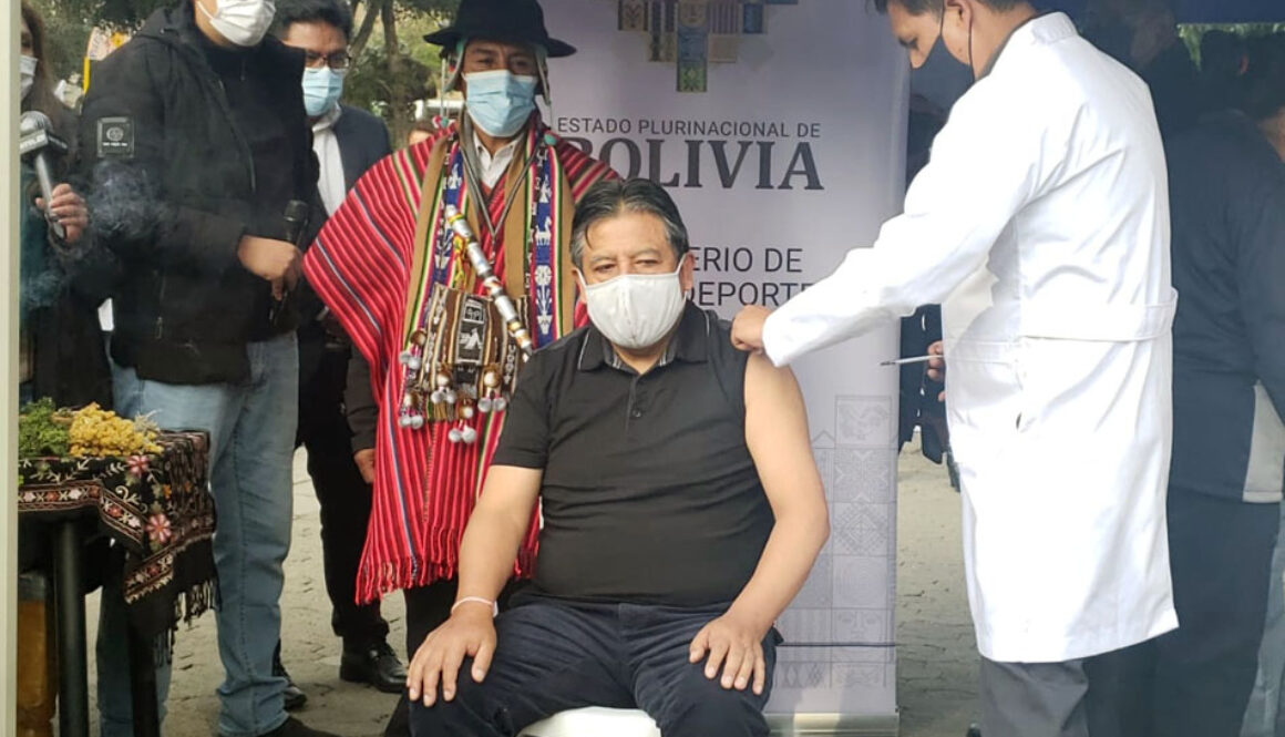 Vacunacion-del-Vicepresidente-